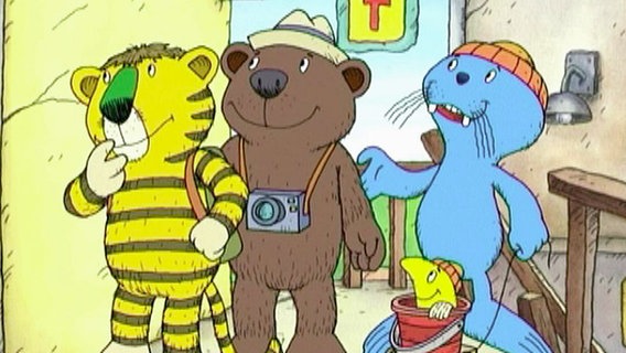 Gleich betreten Tiger, Bär, Schlüter und Antje den berühmten Berliner Luft-Laden! © NDR/Papa Löwe Filmproduktion 
