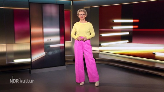 Moderatorin Julia Westlake © Screenshot 